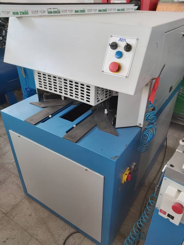 WhatsApp Image 2020-11-30 at 12.06.53 PM پلیسه گیر سه تیغ